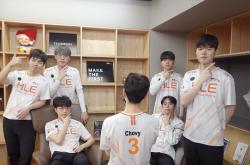 开云体育APP下载-CLG横扫EDG，Chovy惊艳世界的简单介绍