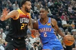 开云体育官方网站-新疆队翻盘掘金，利拉德状态火热