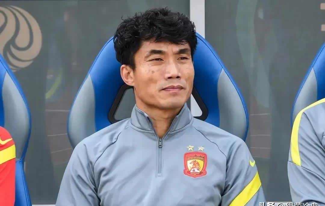 关于回到主场，国安战胜建业，队长郑智发挥出色的信息