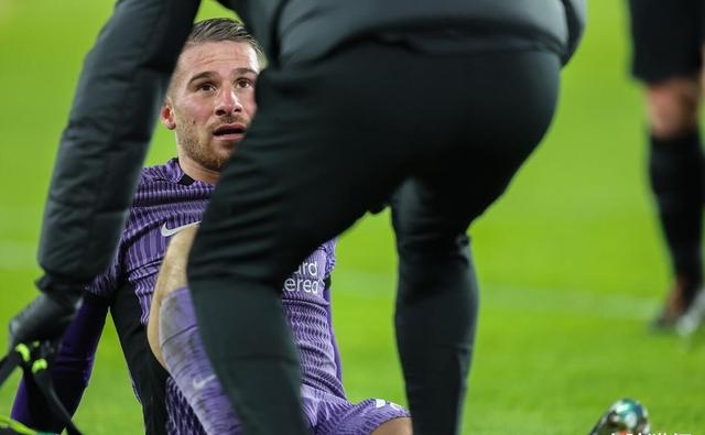 受伤球员接受成功手术，伤情已逐渐好转