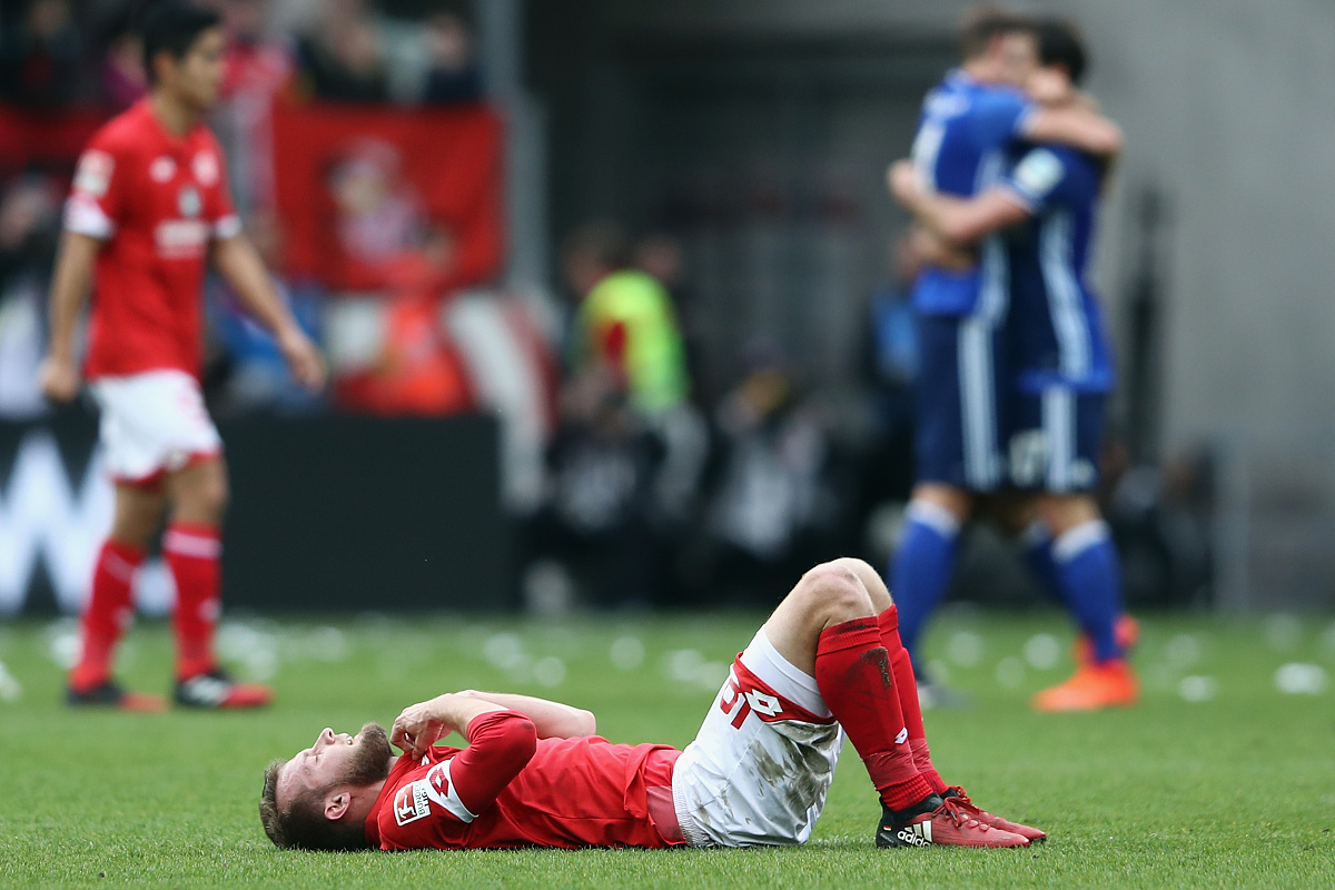 受伤球员接受成功手术，伤情已逐渐好转