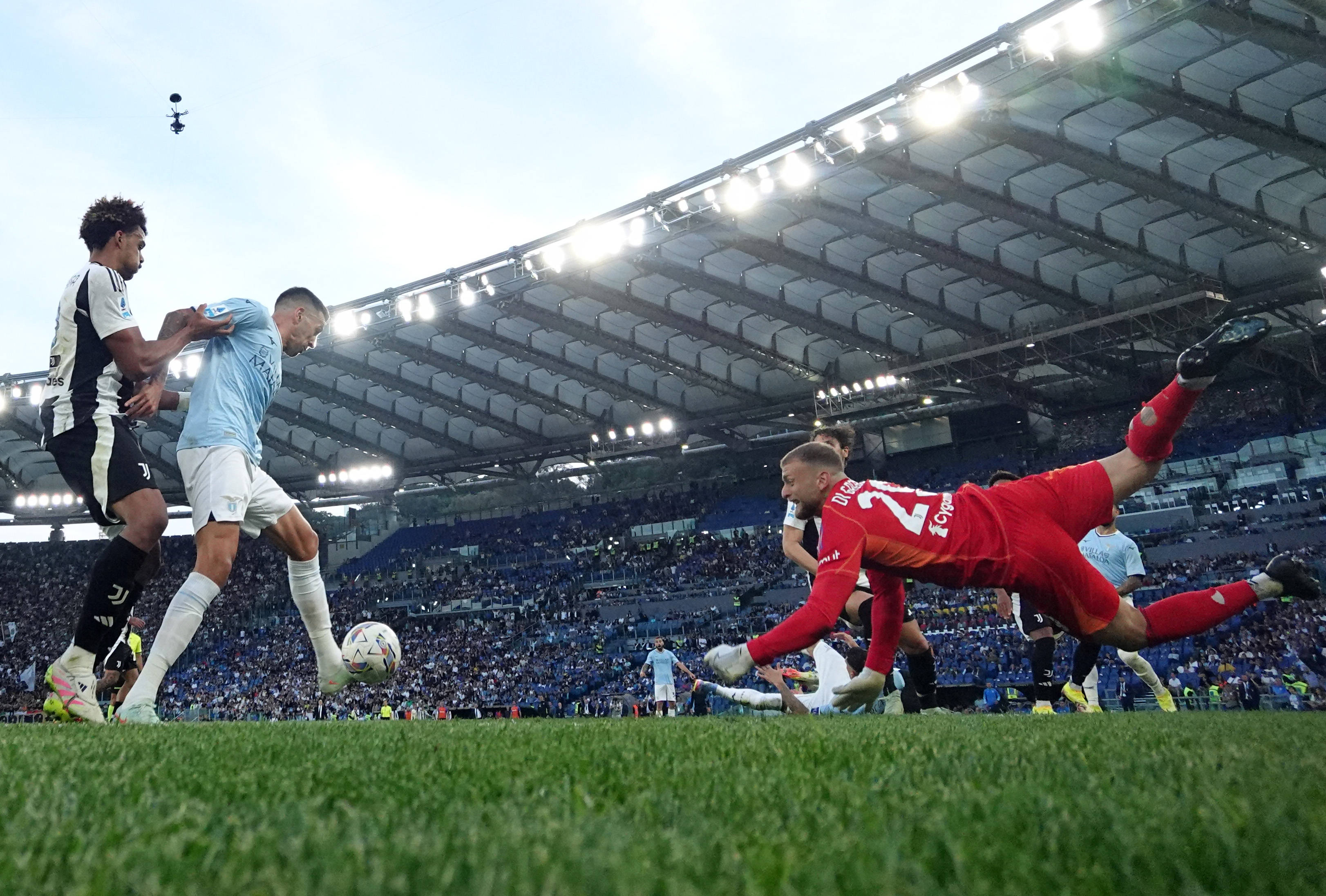 尤文图斯平局收官,意甲竞争越发激烈 尤文图斯平局收官,意甲竞争越发激烈