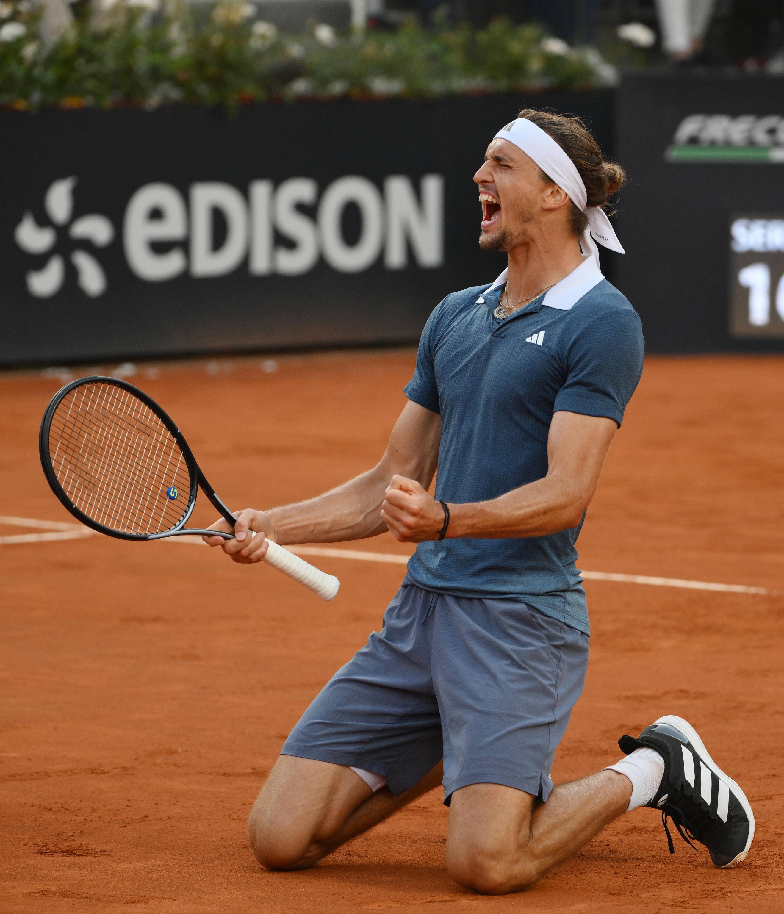 关于西班牙网球队碾压英国网球队,兹维列夫绝境逆转的信息 关于西班牙网球队碾压英国网球队,兹维列夫绝境逆转的信息