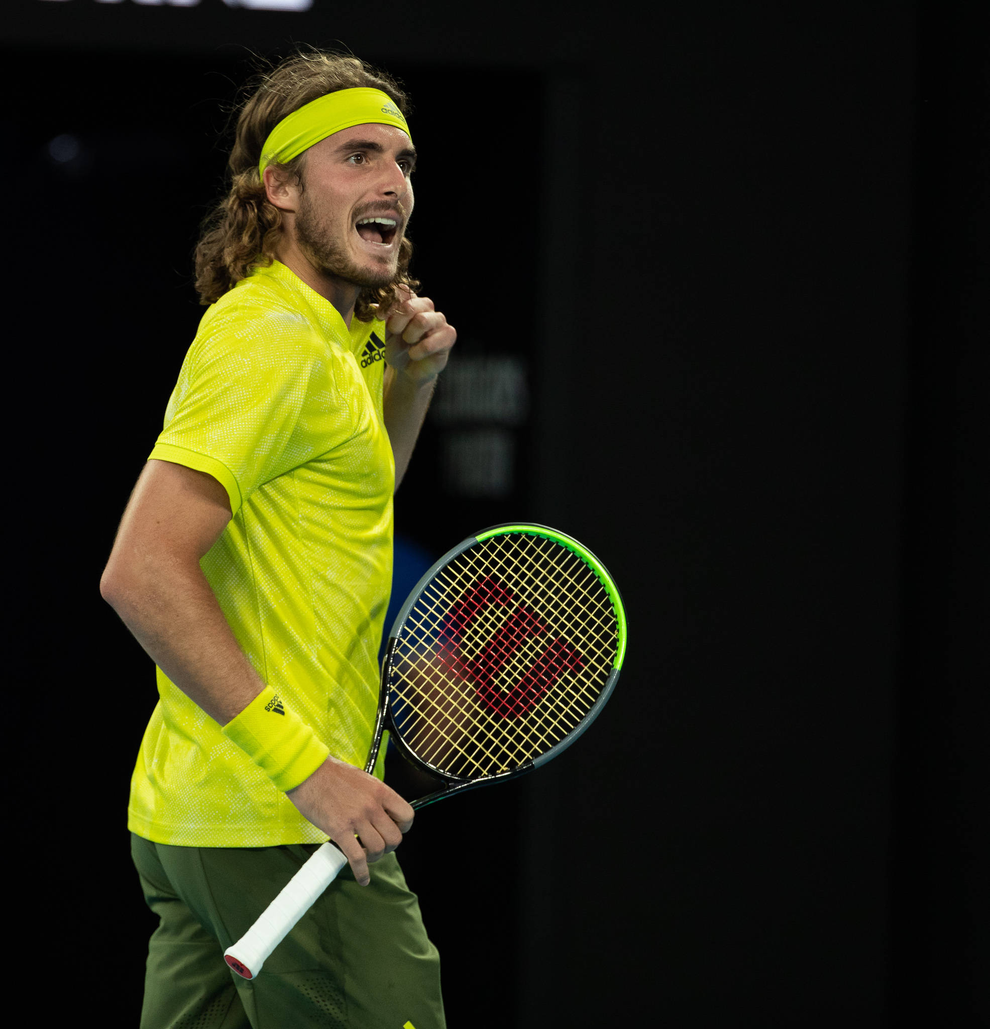 关于英国网球队逆转世界网球队，西西帕斯制霸全场的信息