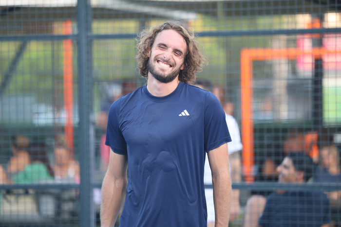 包含欧洲网球队横扫美国网球队，西西帕斯一己之力扛起全队的词条